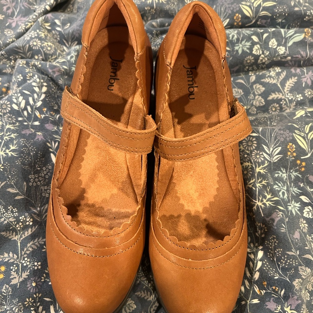 Vaneli Tan Leather Shoes